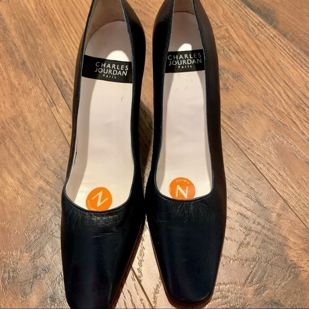 𝅺charles JOURDAN PARIS navy leather heels. Size 8 AA Made in Spain